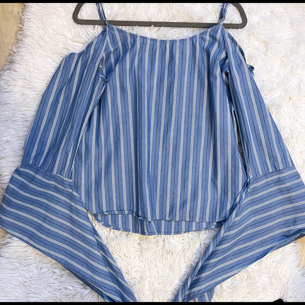 BRAND NEW WORN ONCE BCBG/MAX AZRIA TIE SLEEVE TOP✨